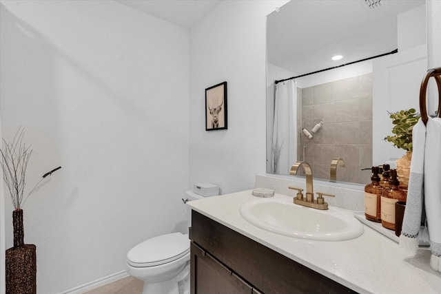 bathroom featuring a shower with shower curtain, vanity, toilet, and baseboards