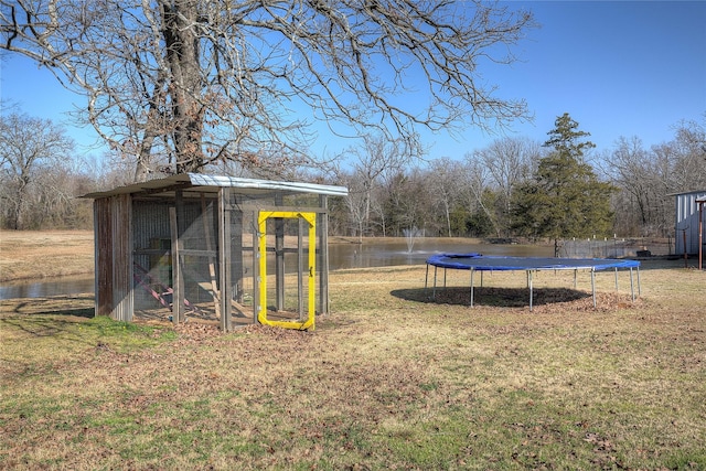 view of yard featuring a water view