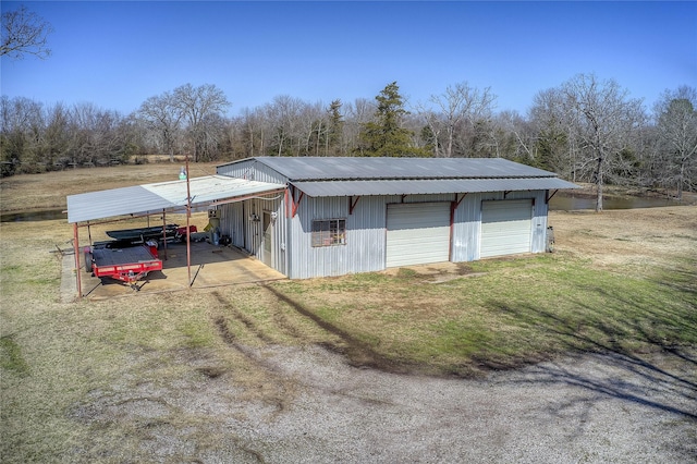 view of outdoor structure featuring a garage, a yard, and a carport