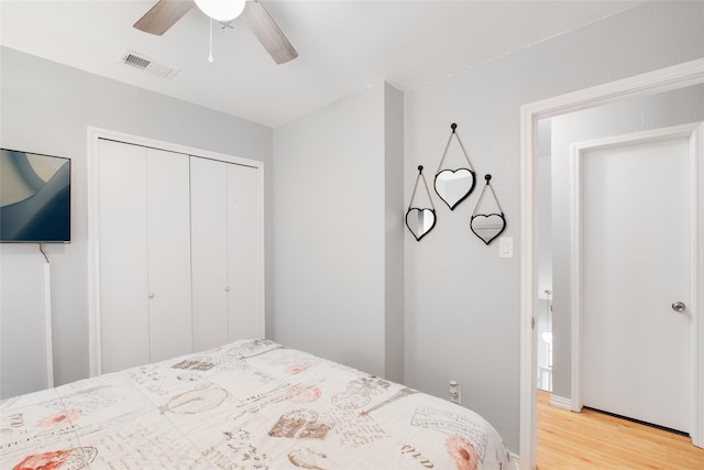 bedroom featuring light hardwood / wood-style floors, a closet, and ceiling fan