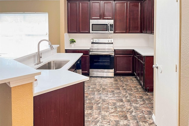 kitchen with a sink, tasteful backsplash, stainless steel appliances, and light countertops