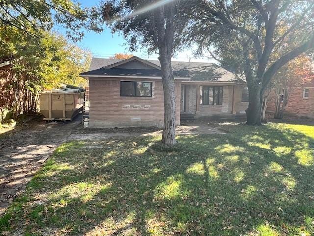 view of front of home with a front lawn