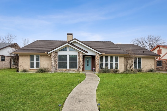 view of front facade with a front yard