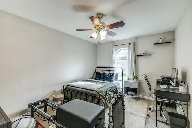 bedroom with ceiling fan