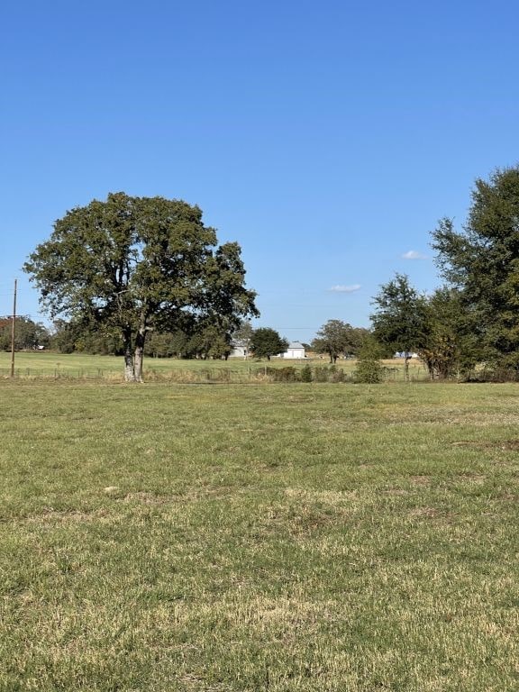 view of yard featuring a rural view