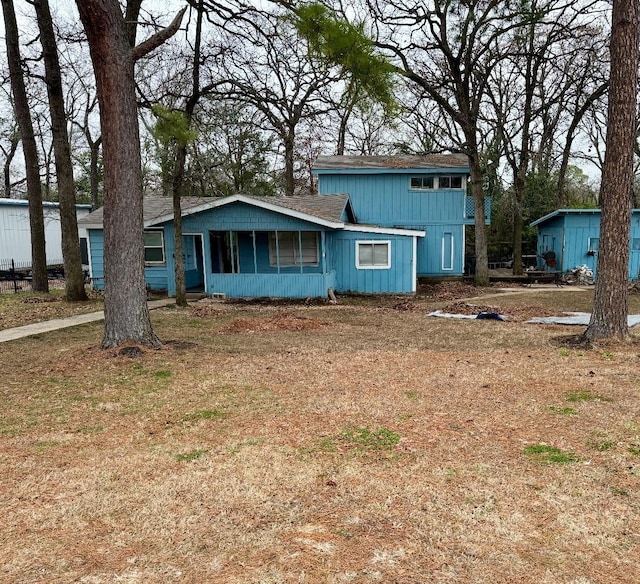 view of front of property with a front lawn