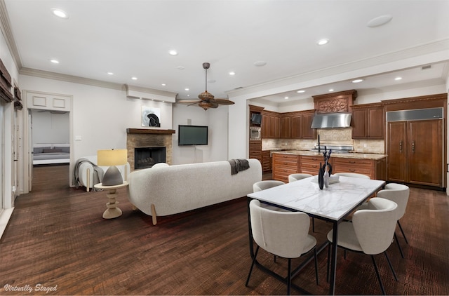 dining room featuring dark hardwood / wood-style flooring, ornamental molding, and ceiling fan