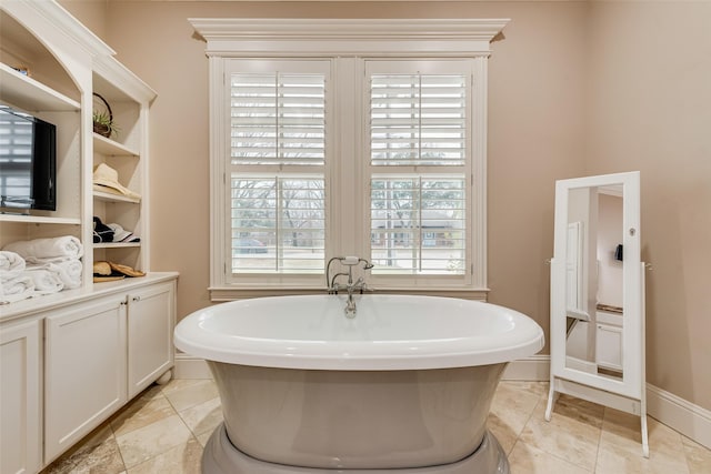 bathroom featuring a washtub