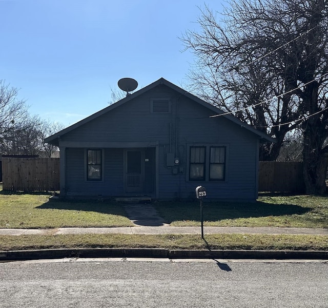 view of front facade with a front lawn