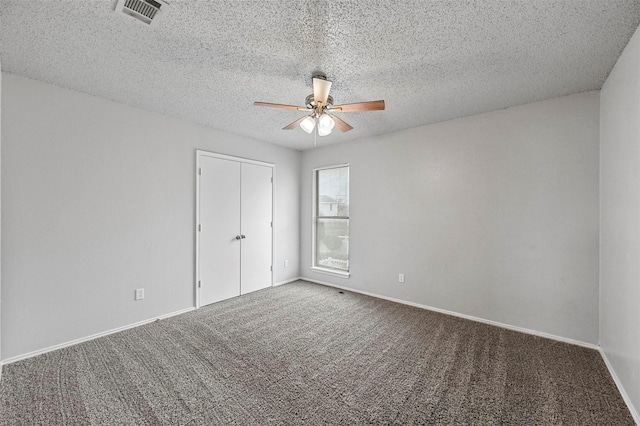 carpeted empty room featuring a textured ceiling and ceiling fan