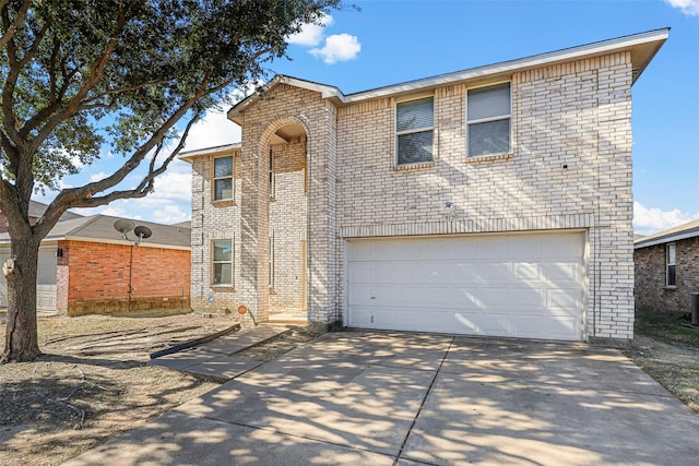 view of front facade featuring a garage