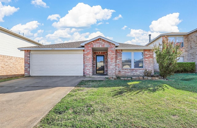 view of front of property featuring a garage and a front yard