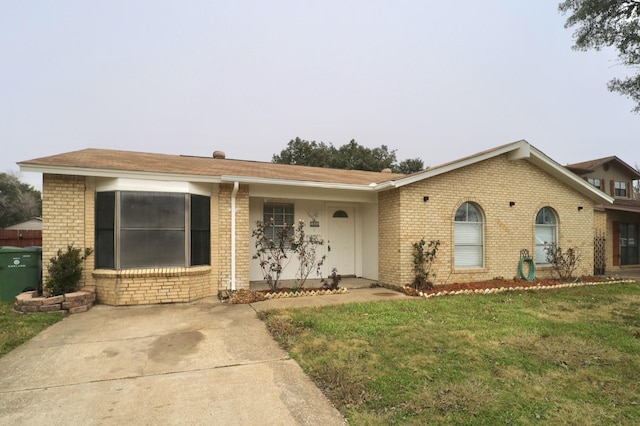 single story home featuring a front lawn