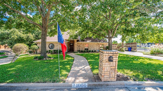 view of front facade with a front yard