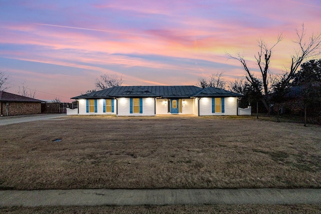 view of front of property with a yard