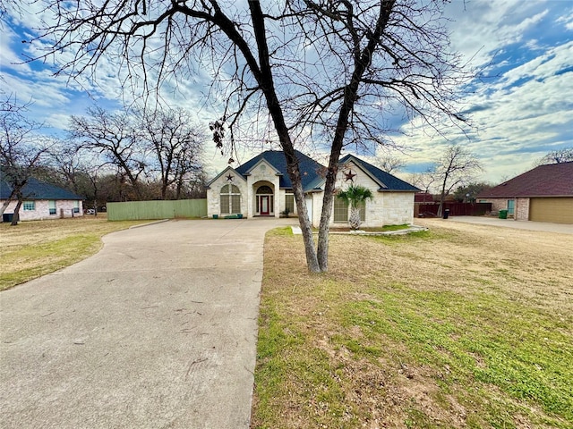 ranch-style house with a front yard