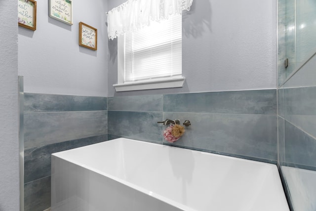 86593 N State Highway 289, Pottsboro, TX 75076 - bathroom with a bathtub
