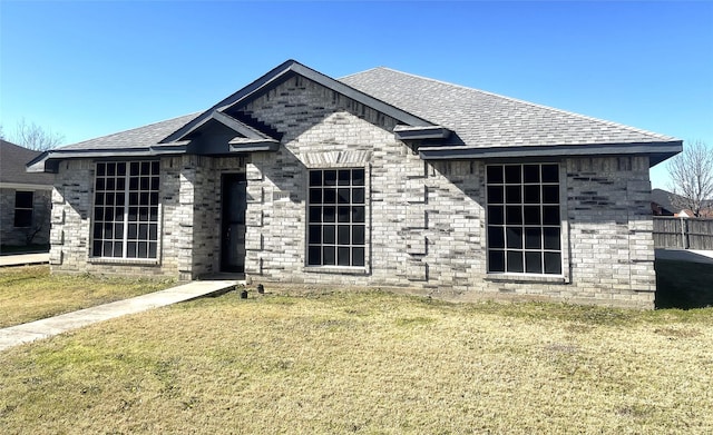 view of front of property with a front yard