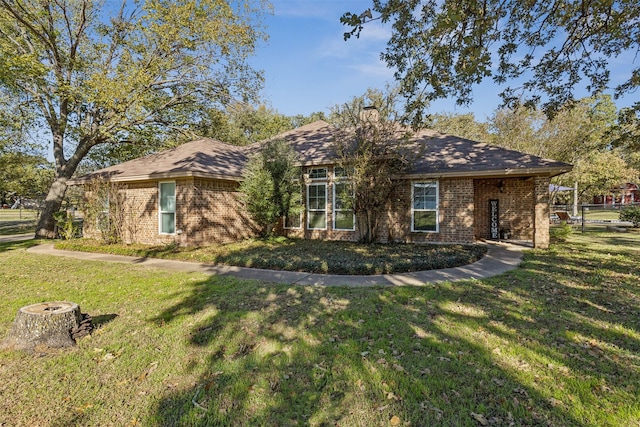 ranch-style house featuring a front lawn