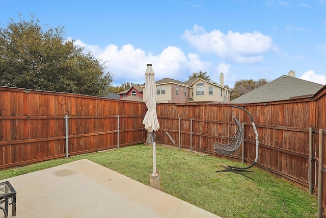 view of yard with a patio area