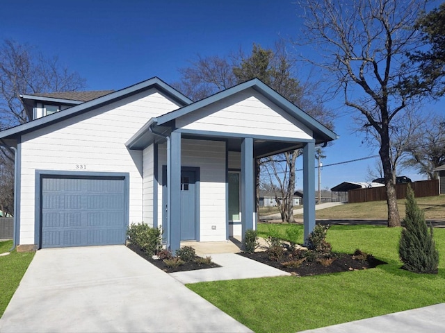 view of front of house featuring a porch and a front lawn