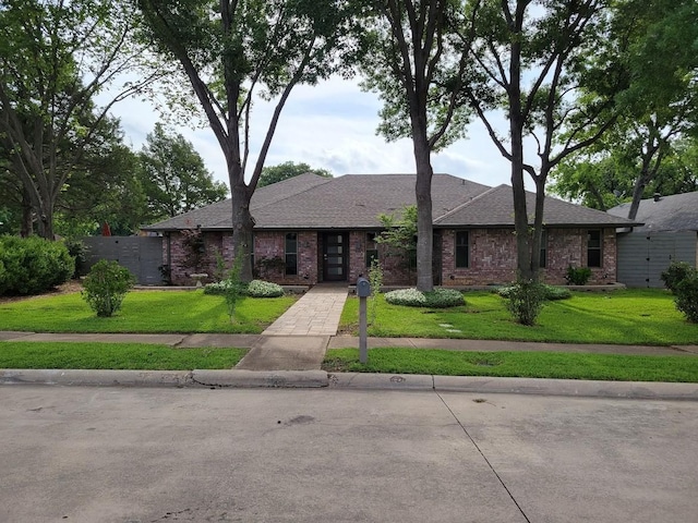 view of front of property with a front yard