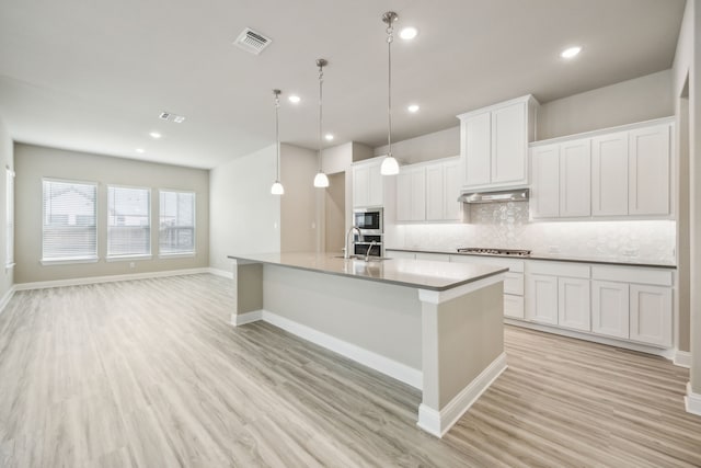 1017 Daisy Way, Crowley, TX 76036 - kitchen featuring tasteful backsplash, stainless steel appliances, light wood finished floors, a center island with sink, and recessed lighting