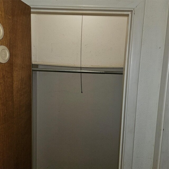134 Hollie Dr, Red Oak, TX 75154 - view of closet