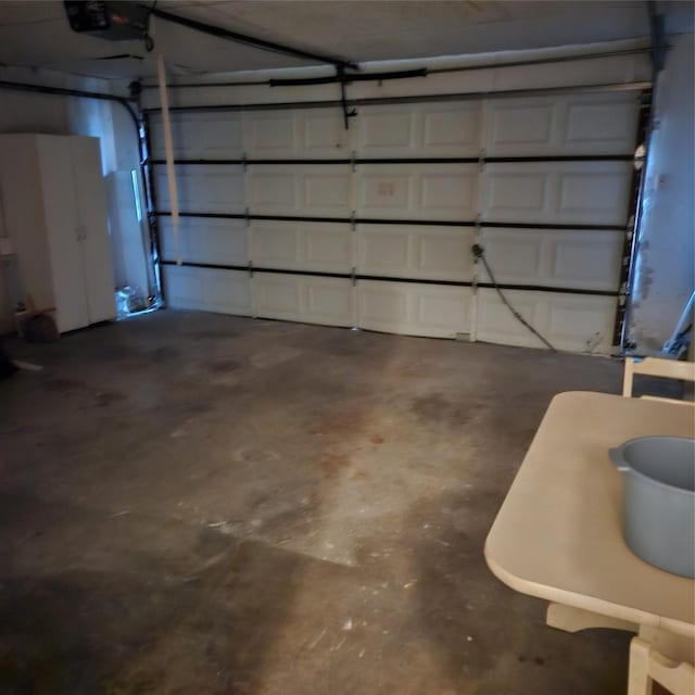 134 Hollie Dr, Red Oak, TX 75154 - garage featuring a garage door opener
