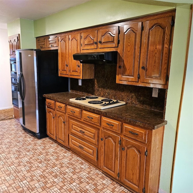 134 Hollie Dr, Red Oak, TX 75154 - kitchen featuring tasteful backsplash, appliances with stainless steel finishes, and exhaust hood