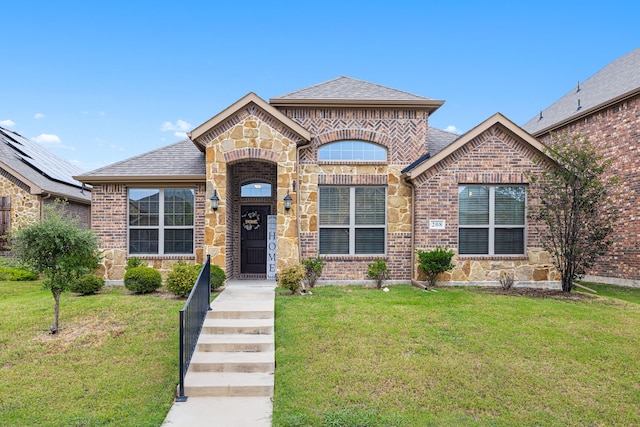 view of front of house featuring a front yard