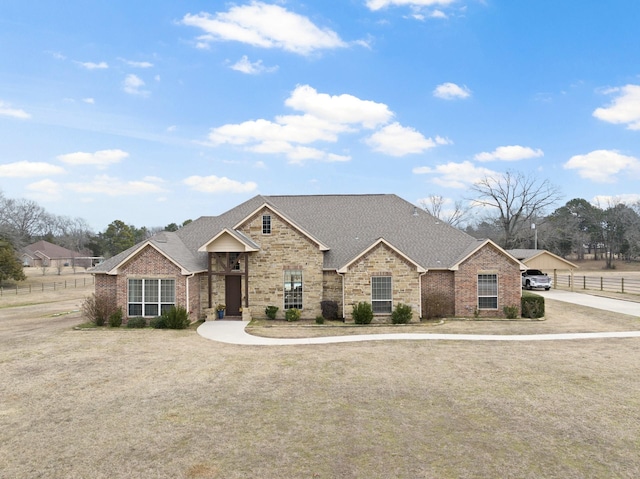 view of front of house featuring a front yard