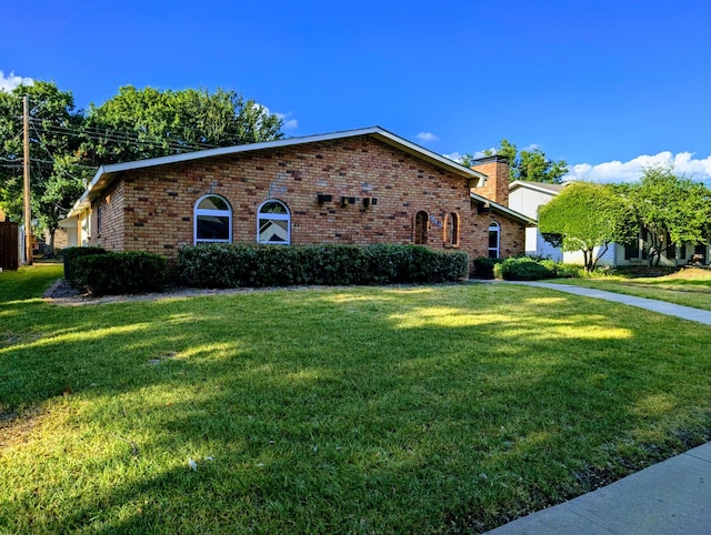 view of front of house with a front lawn