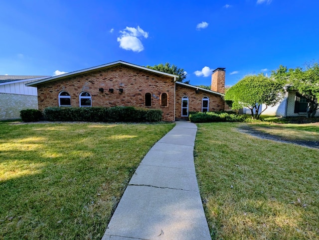 view of front of property with a front yard