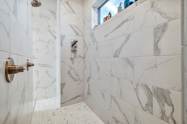 bathroom featuring tiled shower