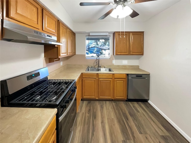 kitchen featuring dark hardwood / wood-style flooring, sink, ceiling fan, and appliances with stainless steel finishes