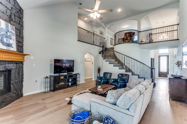 living room with crown molding, light hardwood / wood-style flooring, and ceiling fan