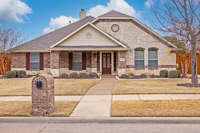 view of front of property featuring a porch and a front yard