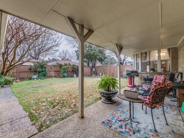 single story home with a front yard