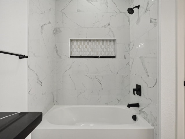 bathroom featuring tiled shower / bath