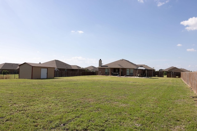 view of yard with a storage shed