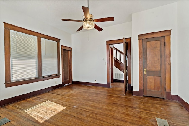 spare room with dark hardwood / wood-style floors and ceiling fan