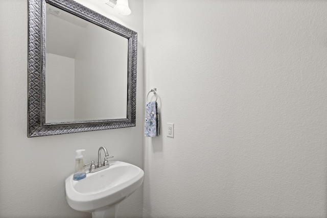 bathroom featuring sink