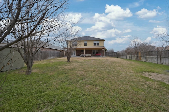 view of yard featuring a patio