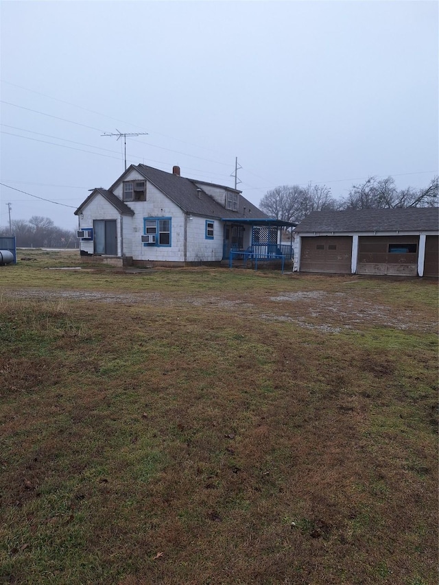 view of front facade with a garage