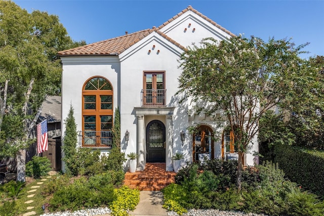 view of mediterranean / spanish-style home