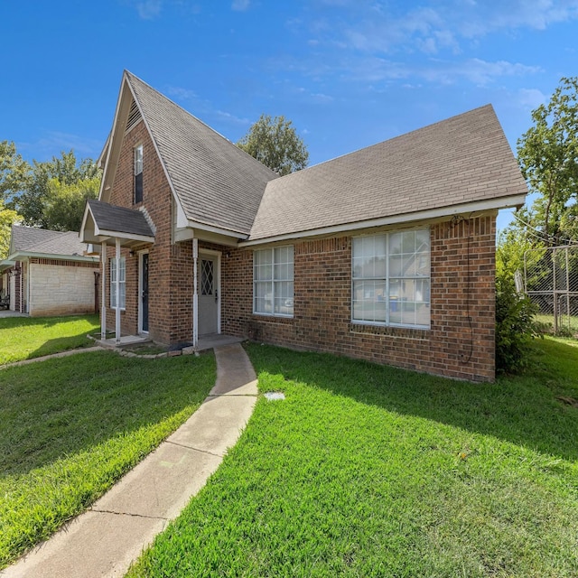 view of front of house featuring a front yard