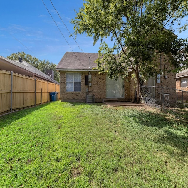 back of house featuring a yard