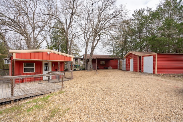 view of yard with an outbuilding and a garage