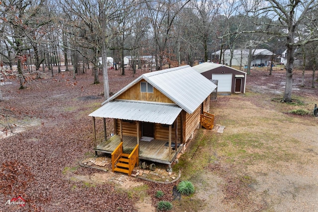 view of yard with a garage and an outdoor structure